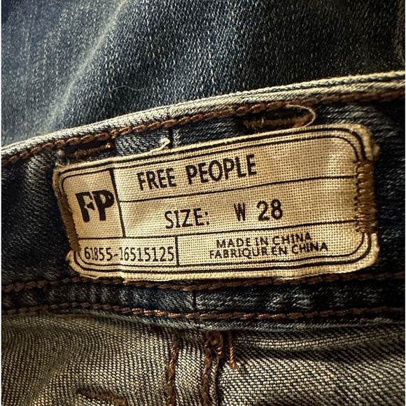 FREE PEOPLE Distressed Cropped Capri Jeans Low Rise Size W28 - Picture 5 of 17